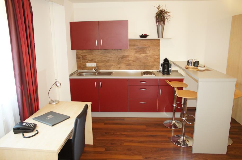 Gaestehaus Adler บีเบอราค อันแดร์ ริสส์ ภายนอก รูปภาพ