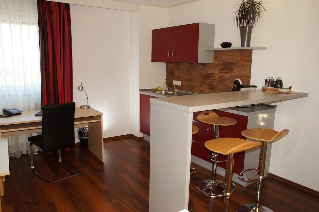 Gaestehaus Adler บีเบอราค อันแดร์ ริสส์ ภายนอก รูปภาพ