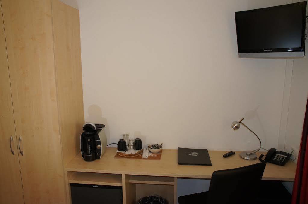 Gaestehaus Adler บีเบอราค อันแดร์ ริสส์ ภายนอก รูปภาพ
